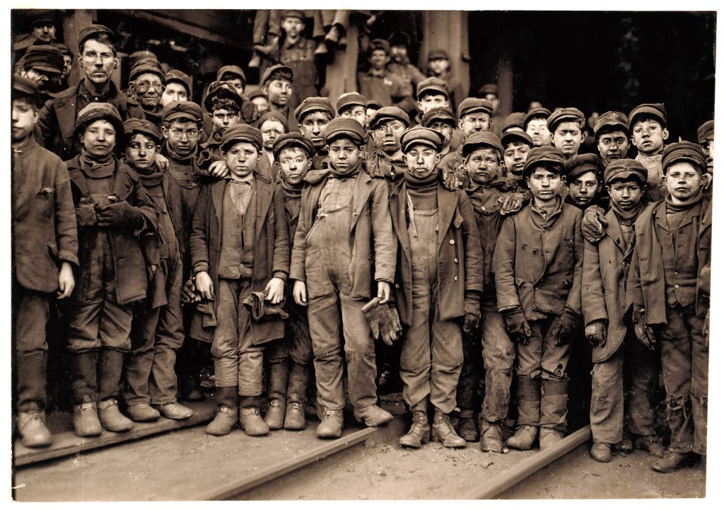 Enfants mineurs américains-Breaker Boys by Lewis Hine (1910)